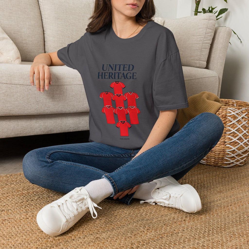 Manchester United Heritage Tee — "UNITED HERITAGE" Red Jersey Graphic T-Shirt
